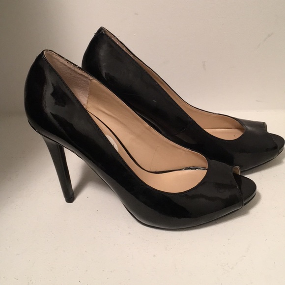 Guess size 7 peep toe high heels - Picture 2 of 3